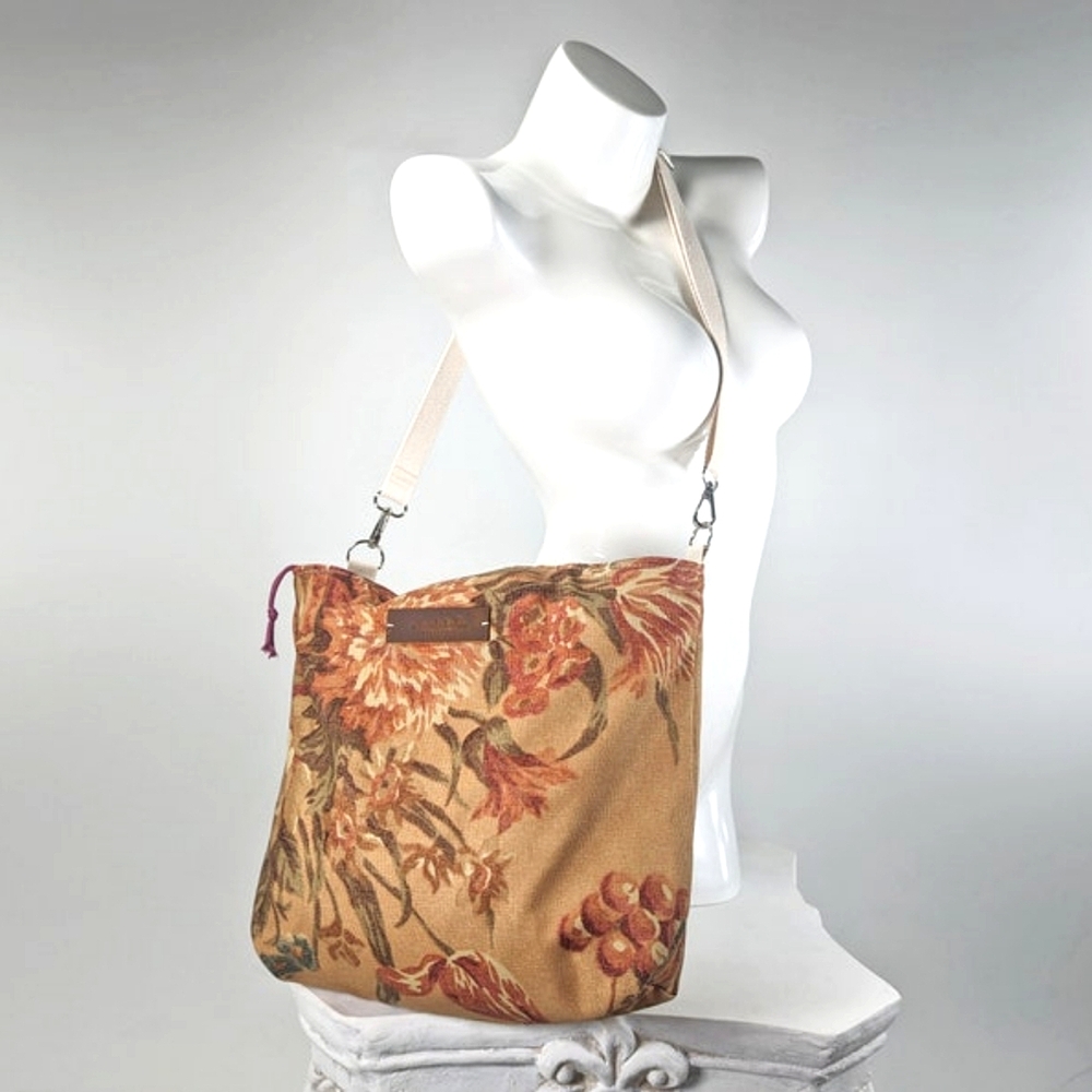 Original 6-in-1 Convertible Backpack with Zipper & Inside Pockets – BAGpack 2.0 - Picture 3 of 9
